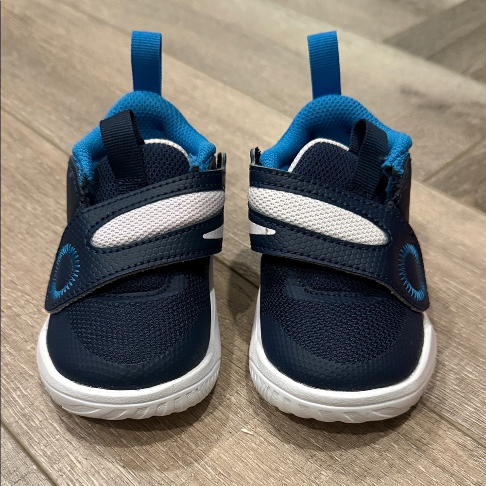 Nike Kids Team Hustle Sneakers